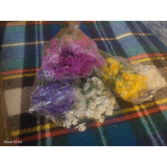 Grunyia 8 Bundles Eucalyptus Artificial Outdoors Flowers (Mix) - Picture 8 of 9